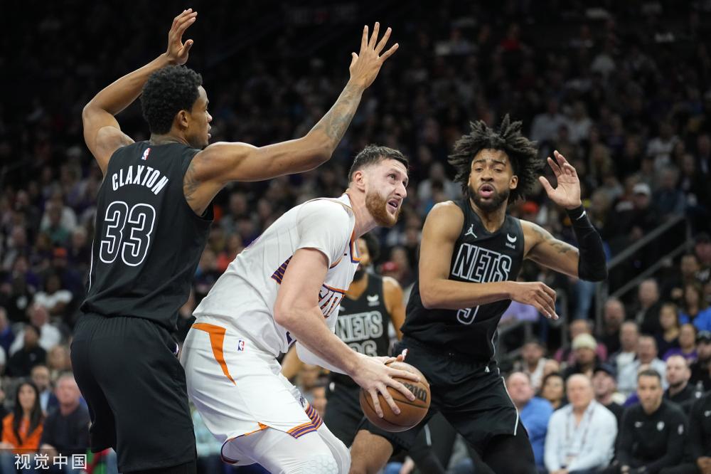 足球场上行 足球场上行